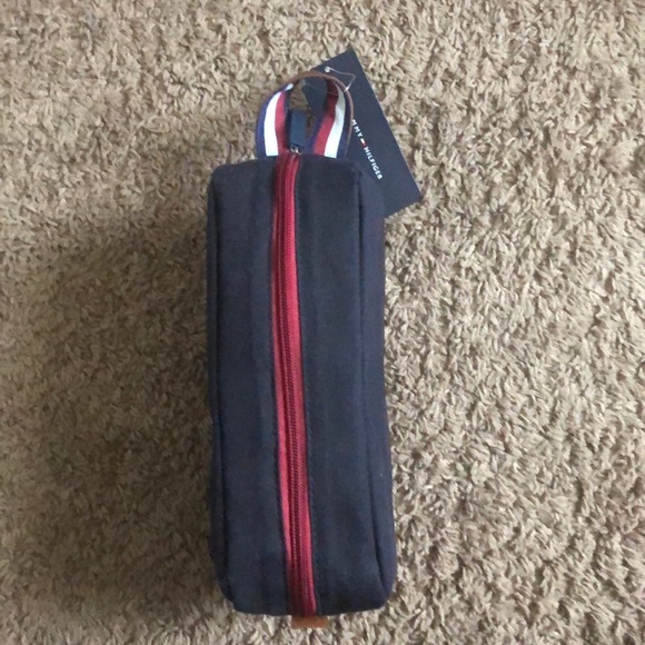 New with tags tommy hilfiger travel kit. - Picture 3 of 4